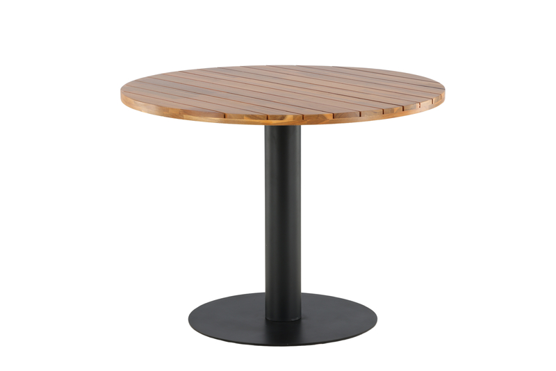 Matbord Cut är ett charmigt runt bord att samla familjen kring i sommar! Tillverkat i modern brun akacia och ett cylinderformat underrede i svart stål. Bordet lämpar sig för utomhusbruk och passar lika bra i trädgården som i uterummet. Bjud in till många 