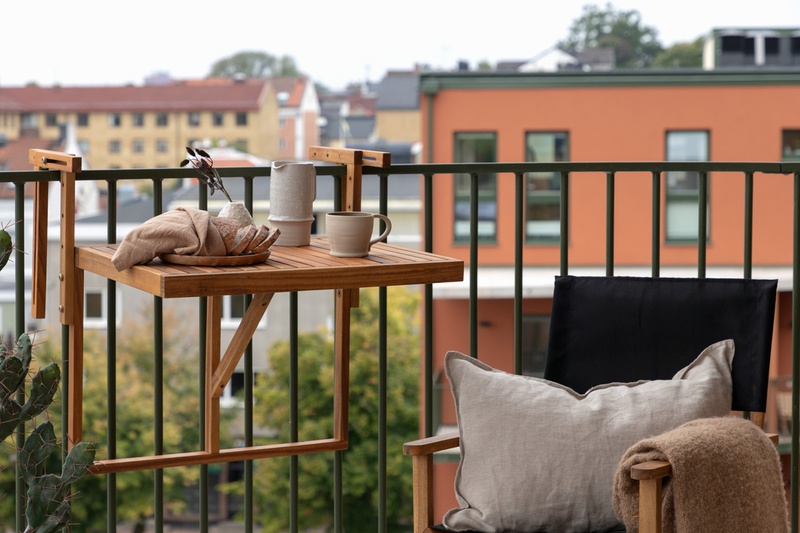 Balkongbordet Marion är det perfekta bordet för den lilla uteblatsen eller balkongen. Med sin stilrena design och enkla konstruktion fäller du enkelt ut eller ihop bordet vid behov!