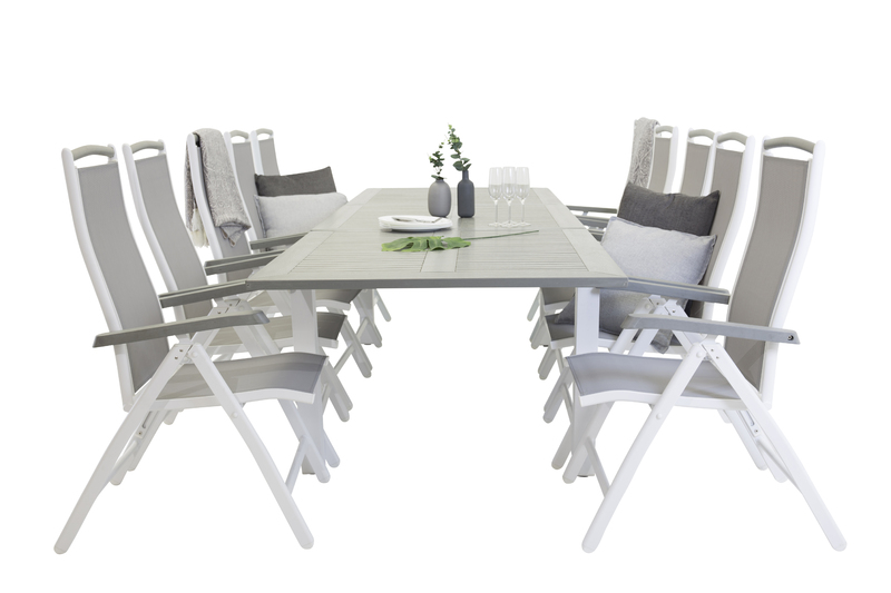 Albany är ett förlängningsbart matbord med alla rätt – stilrent, praktiskt och tidlöst! Bordsskivan är i grå aintwood och stommen i vit aluminium; två slitstarka material som ger dig ett bord som står sig över tid. Den raka nordiska formen gör ett robust 