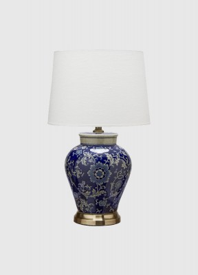Bordslampa Fang Hong, mörkblåEtt paket där vi satt ihop den vackert mönstrade lampfoten Fang Hong i keramik med lampskärmen Sofia i vitt linne. En stilfull och underbar kombination. Lampfoten är 58 cm hög och lampskärmen är 35 cm och har ett E27 ringfäste