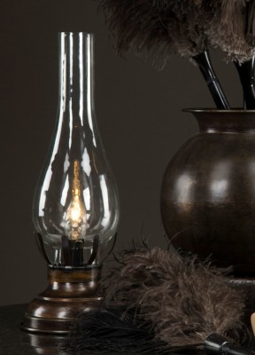 Bordslampa, antik brunEn bordslampa i klarglas och  brun fot. En fin antik design. Höjd: 42 cmBredd: 15 cmFärg: Brun