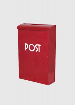 Postlåda i plåt, rödLiten söt postlåda tillverkad i plåt. Perfekt till förvaring av teckningar, utklipp, post och brev i hallen eller i barnrummet.Passar bäst för inomhusbruk.Postlådorna är handgjorda vilket innebär att vissa olikheter och ojämnheter kan 