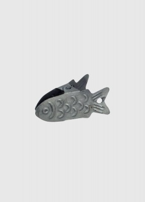 Klämma Fisk, 6-packSmå klämmor i form av fiskar i metall. Säljs i 6-pack.Längd: 6 cmBredd:  2,5 cmMaterial: Metall