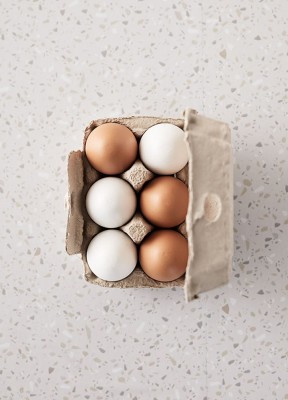 Ägg 6-pack, Bistro6 stycken ägg i trä placerade i en riktig äggkartong.Bredd: 6 cmHöjd: 4 cm