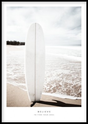 Fotoposter, BelieveFrån serien Find your soul kommer den här fina fotopostern över lugn strand och surfingbräda. Tryckt på miljövänligt 230g matt papperFinns i flera storlekarPostern levereras utan ram