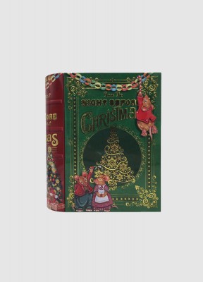 Bokburk, Night before ChristmasUnderbar plåtburk i form av en bok med söta små julmöss på. Plåtburken har en fin präglad yta.Storlek: 24,5x21x9 cmMaterial: Plåt