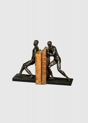 Få ordning på dina böckerHåll dina böcker på plats med hjälp av ddessa häftiga bokstöd i form av två stycken starka gymnaster.Mått: 31X29X11Färg: Svart 