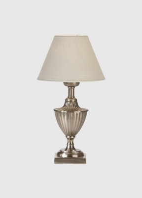 Bordslampa, PollinoBordslampa från PR Home inklusive skärm. Lampfoten är 24 cm hög och skärmen är 16 cm hög. Finish: AntiksilverHöjd: 31 cmBredd: 16 cmDjup: 16 cm