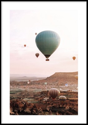 Poster, Cappadocia balloonFotoposter över den turkiska staden Cappadocia.Tryckt på miljövänligt 230g, matt papperFinns i fler storlekar Postern levereras utan ram