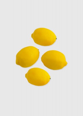 Alltid fräscht i fruktskålenByt ut de äkta frukterna i din fruktskål med dessa väldigt trovärdiga citroner. Blande även i våra Apelsiner och Lime för att få en mer blandad och färgglad skål med frukt.Färg: GulDiameter: 7 cmSäljes i 4-pack