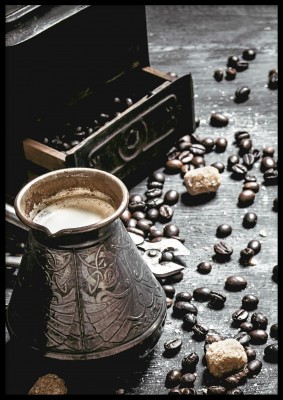 Poster Coffee beensFotoposter över kaffebönor och en gammal kaffekvarn. Tryckt på miljövänligt 230g, matt papperFinns i fler storlekar Postern levereras utan ram