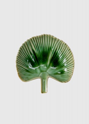 Palmetto fatGrönt tjusigt fat format som ett blad. Fint att lägga småsaker på såsom nycklar eller smycken.Bredd: 14 cmHöjd: 4,5 cmLängd: 14,5 cmMaterial: PorslinFärg: Grön 