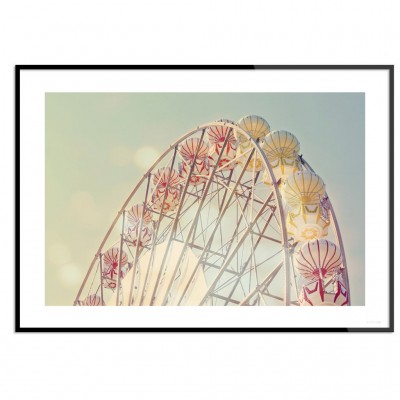 Poster Ferris WheelPoster med motiv av ett pariserhjul i skyn.Tryckt på miljövänligt 230g, matt papperFinns i flera storlekarPostern levereras utan ram  