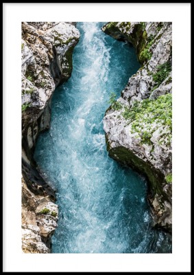Poster, Floden SocaSoca är en flod i södra Europa. Den rinner genom Slovenien och in i Italien vid städerna Nova Gorica och Gorizia. Den är 138 kilometer lång, varav 96 kilometer i Slovenien.Tryckt på miljövänligt 230g, matt papperFinns i fler storlekar P