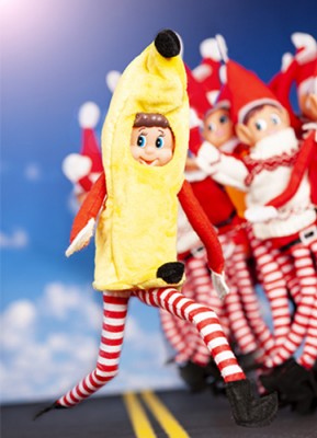 Nisses banandräktNisse och Nissa kan nu klä ut sig till banan under julhelgen. Skapa några fantastiska upptåg med banantema.Passar till Nissedockan med storlek 30 cm