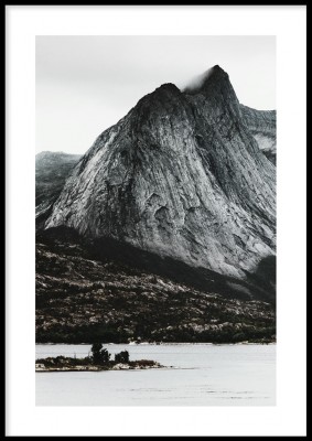 Poster, Norway fjordMäktig poster över den norska fjorden. Tryckt på miljövänligt 230g, matt papperFinns i fler storlekar Postern levereras utan ram