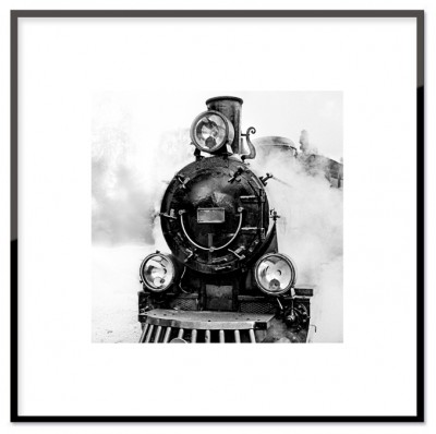Poster Old trainSvartvit poster i vintagestil över ett gammalt tåg. Tryckt på miljövänligt 230g matt papperStorlek: 30x30 cm och 50x50 cmPostern levereras utan ram