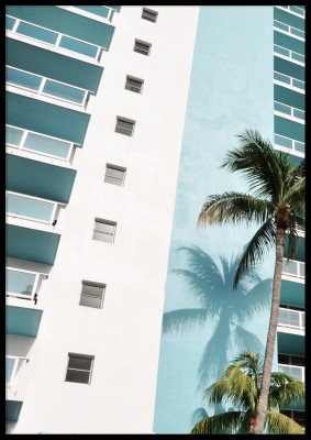 Affischen Palm blueFotoposter över en färgglad vägg i Miami. Tryckt på miljövänligt 230g, matt papperFinns i flera storlekar Postern levereras utan ram