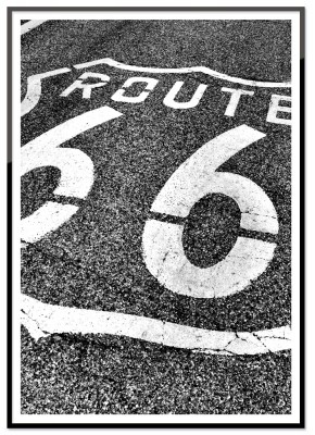 Poster Route 66Fotoprint över vägmärket Route 66 i USA.Tryckt på miljövänligt 230g, matt papperFinns i flera storlekar Postern levereras utan ram