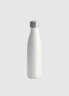 Stålflaska, 50 cl, vitStålflaska i läckert vitt. Flaskan är dubbelväggig så den håller dryck iskall i 24 timmar och varm i 12 timmar. Satsa på en vattenflaska av hållbar kvalité för både dig och miljön! Flaskan rymmer 50 cl.DubbelväggigMaterial: Rostfritt