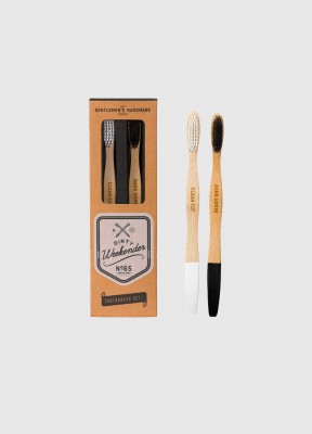 2-pack tandborstarDetta set innehåller två tandborstar i bambu. En med svarta detaljer och texten Dark Horse