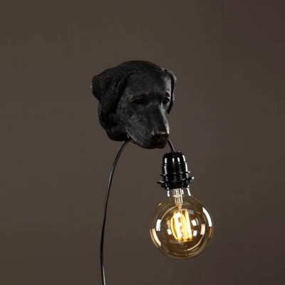 Vägglampa, hundVägglampa i form av ett hundhuvud. Huvudets storlek: 12x13 cmSladd med brytareE27 (glödlampa ingår ej)Material: PolyresinFärg: Svart/brun