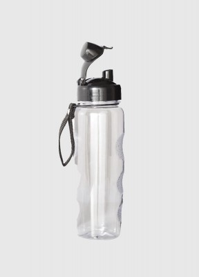 Praktisk och funktionellPraktisk och snyggt designad vattenflaska tillverkad av BPA-fri TRITAN. Flaskan rymmer 75 cl och har ett har ett praktiskt litet lock. Flaskan har en greppvänlig form samt ett litet, avtagbart, handtag som du kan fästa med en karbi
