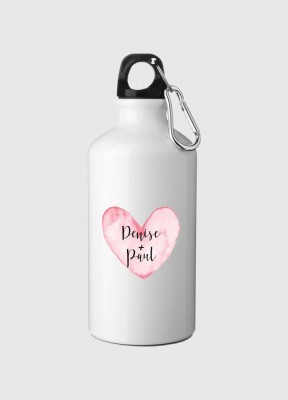 Personlig vattenflaska, rosa hjärtaPersonlig vit vattenflaska i aluminium, hållbart både för dig och för miljön! Flaskan kommer med två olika typer av korkar. Den ena är pip med skruvkork och den andra med karbinhake.
Storlek: 500 mlYtterdiameter: 7,2 cm