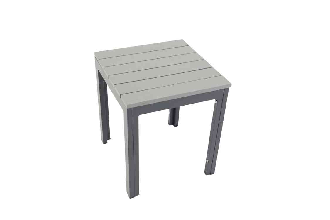 Ett praktiskt sidobord är precis vad som behövs på uteplatsen i sommar! Parma har en modern, kvadratisk design med en bordsskiva i grå aintwood och ett underrede i vit aluminium. Användningsområdet är brett och bordet fungerar utmärkt både som avlastnings