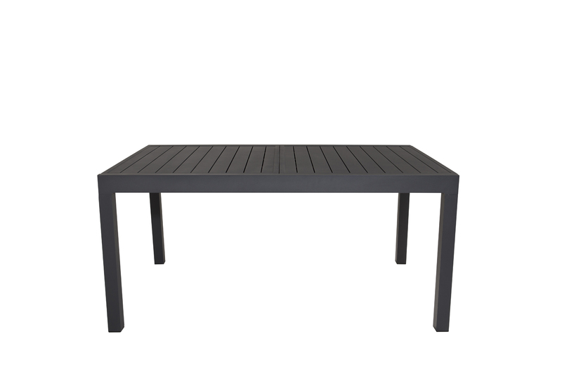 Möblera uteplatsen eller uterummet med ett stilrent matbord i rak, nordisk design! Marbella är ett rektangulärt, slitstarkt matbord i svart aluminium som går att förlänga vid behov. 