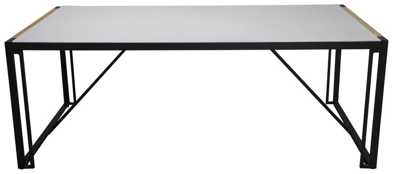 Texas - lika slitstarkt som iögonfallande! Det här matbordet har en trendig design med en rektangulär bordsskiva i glas med en dekorativ kant i teak, samt ett tufft underrede i svart metall. Matcha med ett par läckra matstolar och samla familj och vänner 