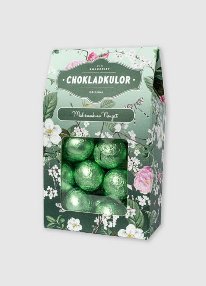Gröna chokladkulor i presentförpackningChokladkulor från Finsmakerietmed smak av nougat, kommer i en fin blommig presentförpackning. Chokladen är bakade i Finsmakeriets fabrik i Hälsingland.Mängd: 100 gram i varje förpackning