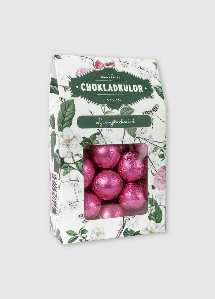 Rosa chokladkulor i presentförpackningChokladkulor från Finsmakerietmed smak av mjökchoklad, kommer i en fin blommig presentförpackning. Chokladen är bakade i Finsmakeriets fabrik i Hälsingland.Mängd: 100 gram i varje förpackning