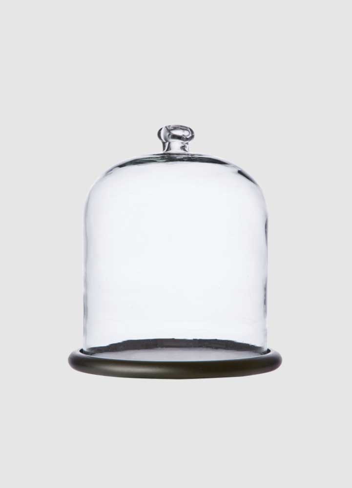 Glaskupa med fat, höjd 23 cmMunblåst glaskupa med glasfot.Diameter: 11 cm
Höjd: 19 cmMaterial: Glas