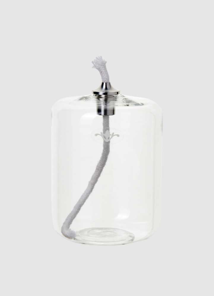 Cylinderformad oljelampa i klarglas, 7x12 cmOljelampa Kling i klarglas med bomullsveke. Oljelampan är munblåst så charmiga bubblor och ojämnheter i glaset kan förekomma. En glastratt för enkel påfyllning ingår.
Material: KlarglasDiameter: 7 cmHöjd: 12 cm