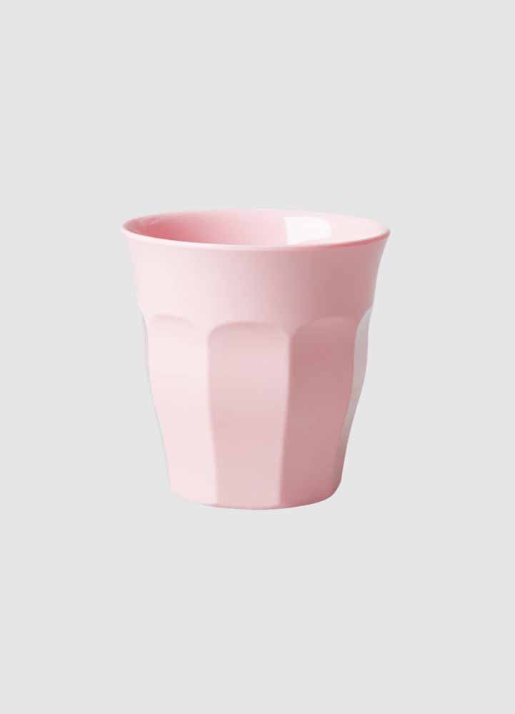 Rice Medium Super Soft pink - Mugg MelaminRice melaminkopp i medium storlek passar som dricksmugg, till pennor eller småsaker. Den är perfekt att ta med sig på picknicken tack vare det tåliga melaminmaterialet. Melamin från Rice är av högsta kvalitet och 