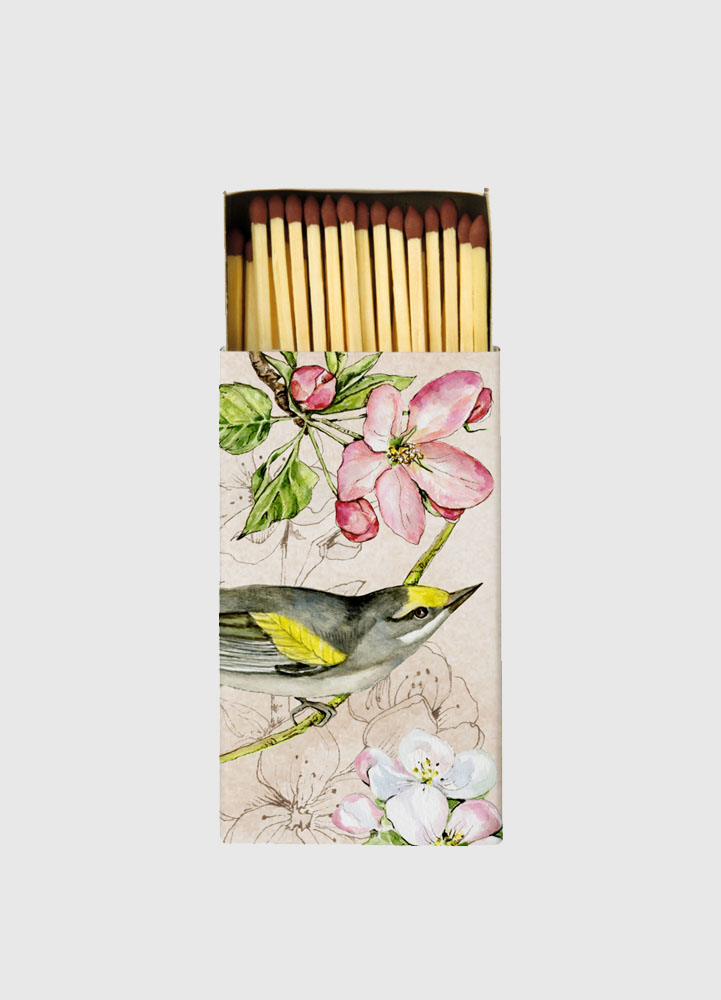 Tändstickor, Birds Symphony CreamTändstickor i en finask med blommigt mönster.
Storlek:6,5x11x2 cm