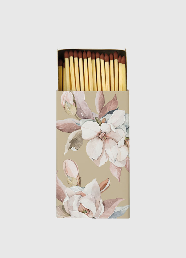 Tändstickor, Eloise LinenTändstickor i en finask med blommigt mönster.
Storlek:6,5x11x2 cm