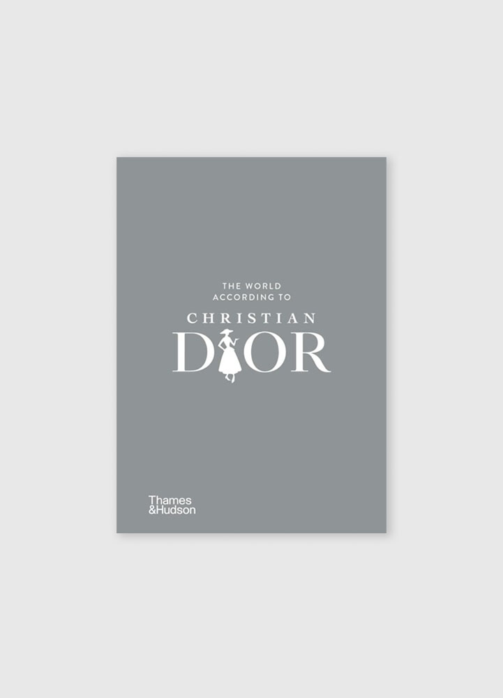Coffee Table Book, The World According to Christian DiorChristian Dior, krediterad för att ha skapat några av de mest lyxiga och spektakulära haute couture-plaggen genom tiderna, blev en modeikon över en natt 1947 med lanseringen av hans 